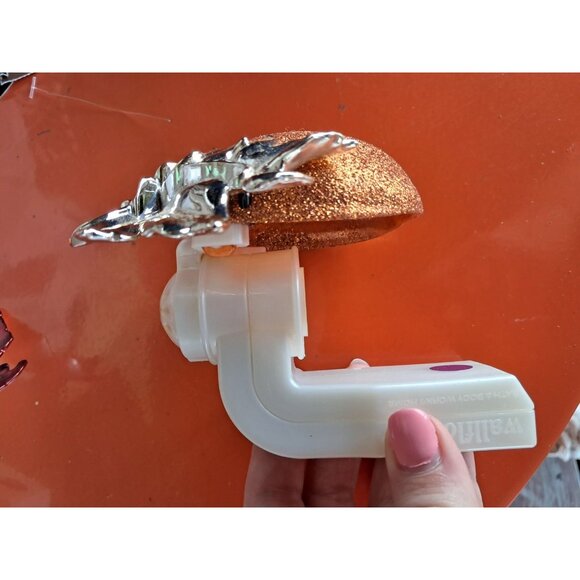 BATH & BODY WORKS Orange Pumpkin LIGHT UP WALLFLOWER FRAGRANCE PLUG IN - Picture 2 of 3